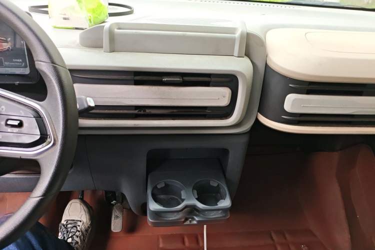 Used SAIC MAXUS Dana V1 2024 V1 Long Wheelbase High Roof (51 kWh) Audio And AC Panel