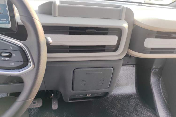 Used SAIC MAXUS Dana V1 2024 V1 Long Wheelbase High-Roof Multi-Function Version (62 kWh) Audio And AC Panel