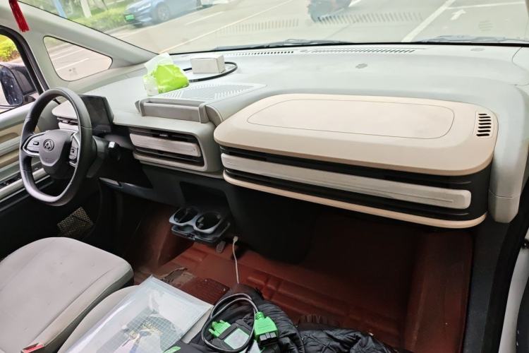 Used SAIC MAXUS Dana V1 2024 V1 Long Wheelbase High Roof (51 kWh) Center Console