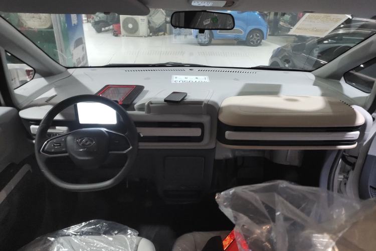 Used SAIC MAXUS Dana V1 2024 V1 Short Wheelbase Low-Roof Multi-Function Version (51 kWh) Center Console