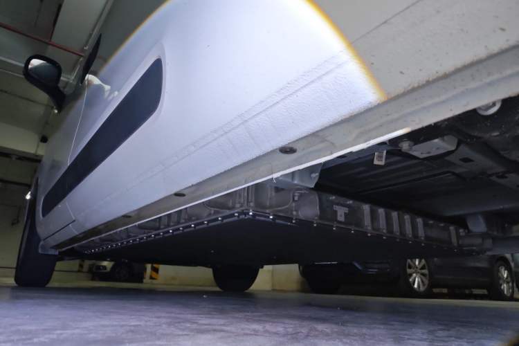 Used SAIC MAXUS Dana V1 2024 V1 Long Wheelbase Low-Roof Multi-Function Version (62 kWh) Chassis Rear Left