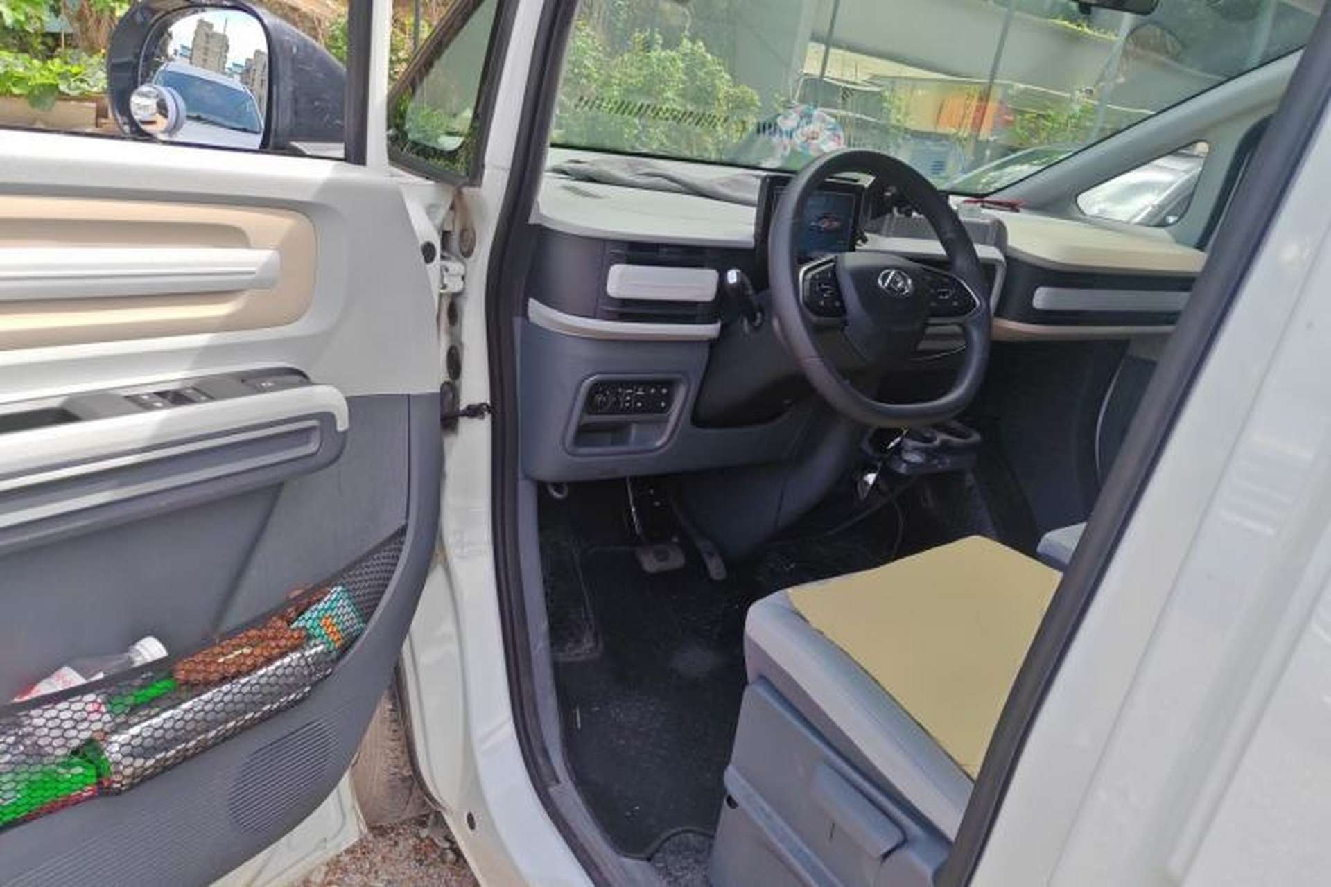 Used SAIC MAXUS Dana V1 2024 V1 Short Wheelbase Low-Roof Multi-Function Version (51 kWh) Driver Seat