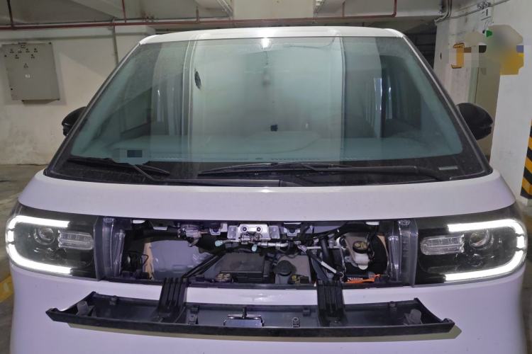 Used SAIC MAXUS Dana V1 2024 V1 Long Wheelbase Low-Roof Multi-Function Version (62 kWh) Engine Bay