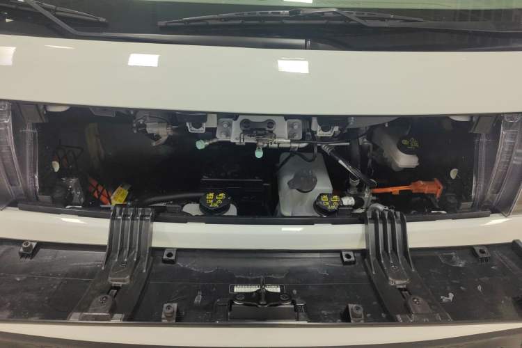 Used SAIC MAXUS Dana V1 2024 V1 Short Wheelbase Low-Roof Multi-Function Version (51 kWh) Engine Bay