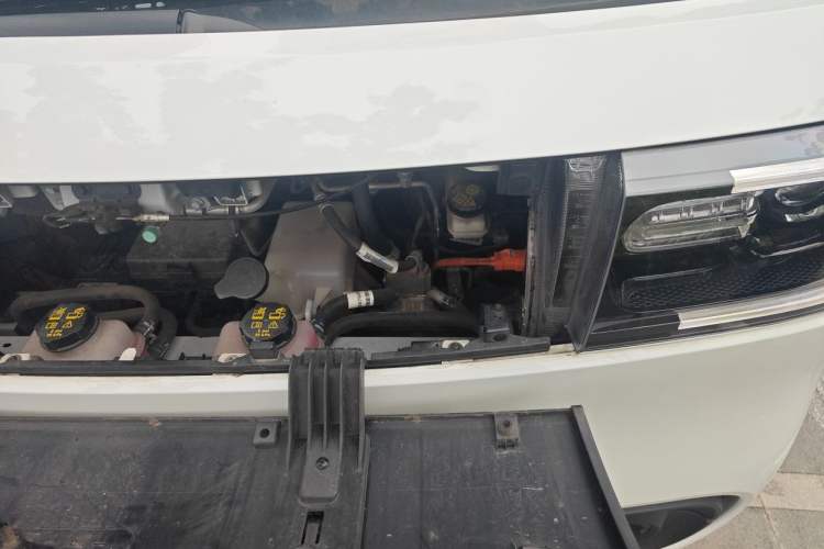 Used SAIC MAXUS Dana V1 2024 V1 Long Wheelbase Low Roof (51 kWh) Engine Bay Left