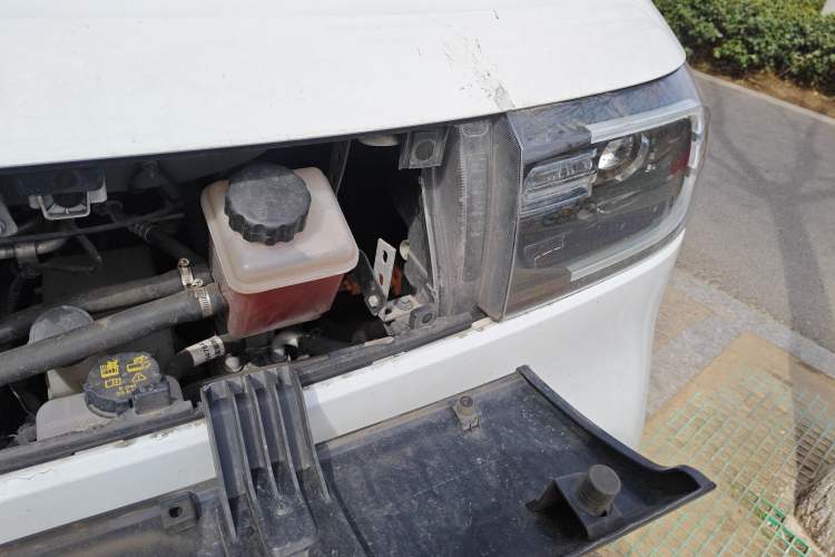 Used SAIC MAXUS Dana V1 2024 M1 Long-Wheelbase Low-Roof Passenger Version (64 kWh) Engine Bay Left