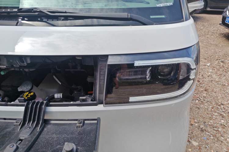 Used SAIC MAXUS Dana V1 2024 V1 Short Wheelbase Low-Roof Multi-Function Version (51 kWh) Engine Bay Left