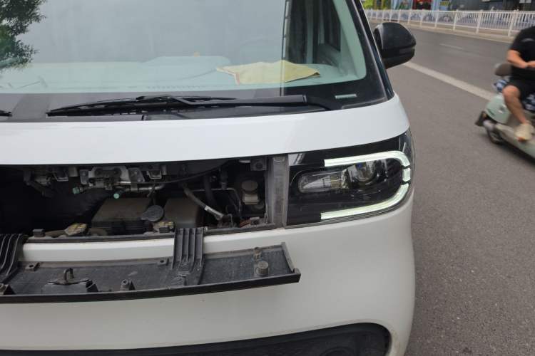 Used SAIC MAXUS Dana V1 2024 V1 Long Wheelbase High Roof (51 kWh) Engine Bay Left