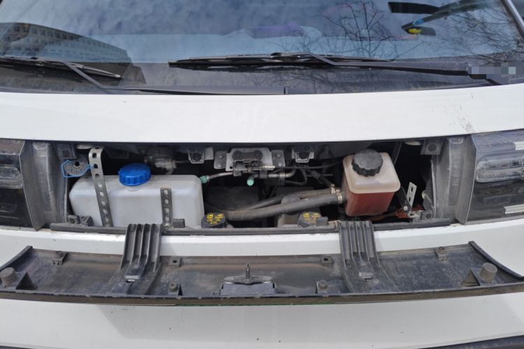 Used SAIC MAXUS Dana V1 2024 M1 Long-Wheelbase Low-Roof Passenger Version (64 kWh) Engine Bay