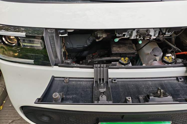 Used SAIC MAXUS Dana V1 2024 V1 Long Wheelbase High Roof (51 kWh) Engine Bay Right