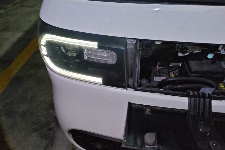 Used SAIC MAXUS Dana V1 2024 V1 Long Wheelbase Low-Roof Multi-Function Version (62 kWh) Engine Bay Right