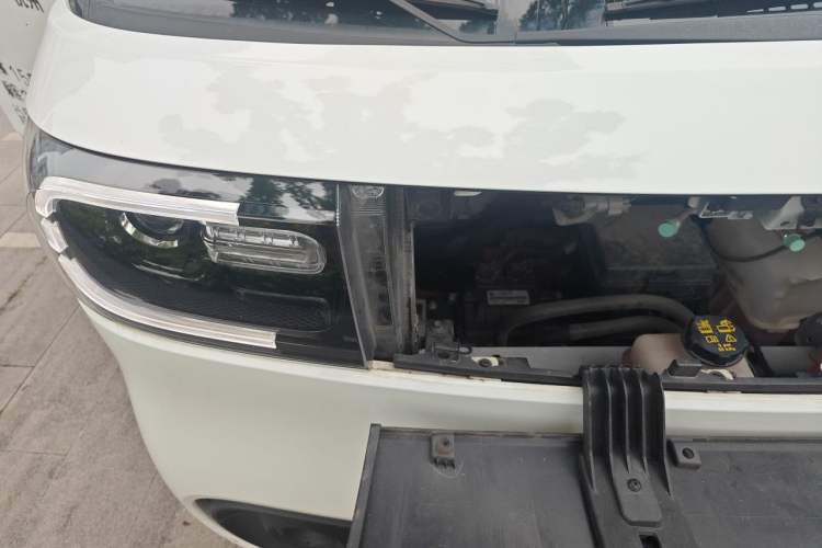 Used SAIC MAXUS Dana V1 2024 V1 Long Wheelbase Low Roof (51 kWh) Engine Bay Right