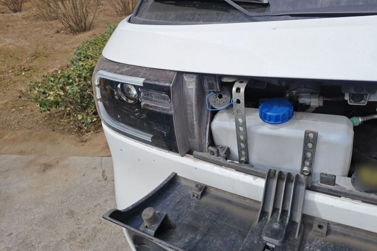 Used SAIC MAXUS Dana V1 2024 M1 Long-Wheelbase Low-Roof Passenger Version (64 kWh) Engine Bay Right