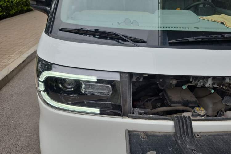Used SAIC MAXUS Dana V1 2024 V1 Long Wheelbase High Roof (51 kWh) Engine Bay Right