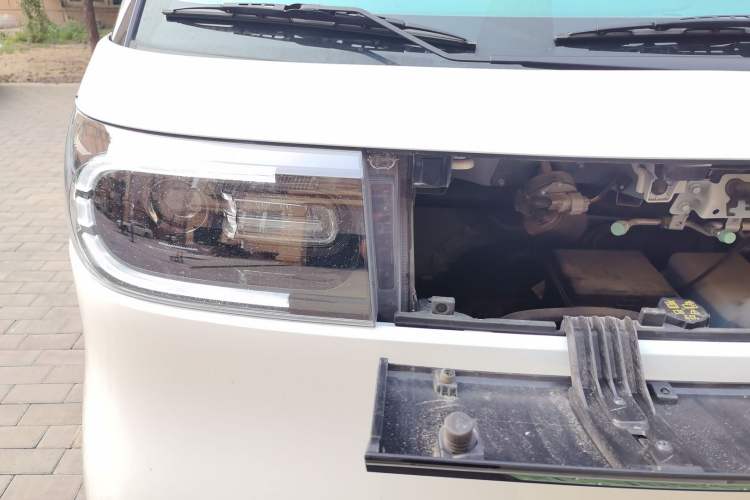 Used SAIC MAXUS Dana V1 2024 V1 Short Wheelbase Low-Roof Multi-Function Version (51 kWh) Engine Bay Right