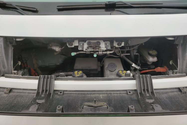 Used SAIC MAXUS Dana V1 2024 V1 Long Wheelbase Low Roof (51 kWh) Engine Bay