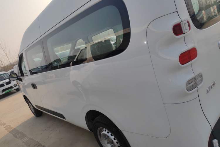 Used SAIC MAXUS Dana V1 2024 V1 Long Wheelbase High-Roof Multi-Function Version (62 kWh) Exterior 3