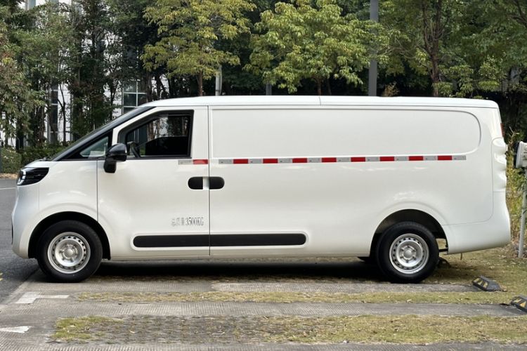 Used SAIC MAXUS Dana V1 2024 V1 Long Wheelbase Low Roof (51 kWh) Exterior 4