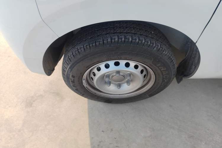 Used SAIC MAXUS Dana V1 2024 V1 Long Wheelbase High-Roof Multi-Function Version (62 kWh) Exterior 7