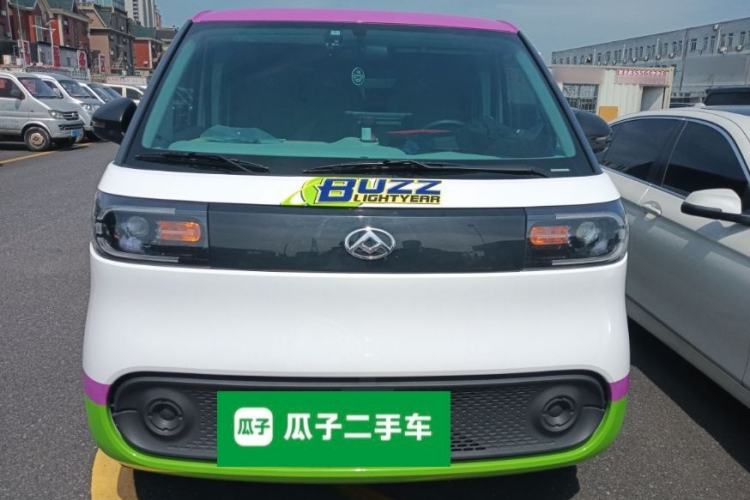 Used SAIC MAXUS Dana V1 2024 V1 Short Wheelbase Low-Roof Multi-Function Version (51 kWh) Front