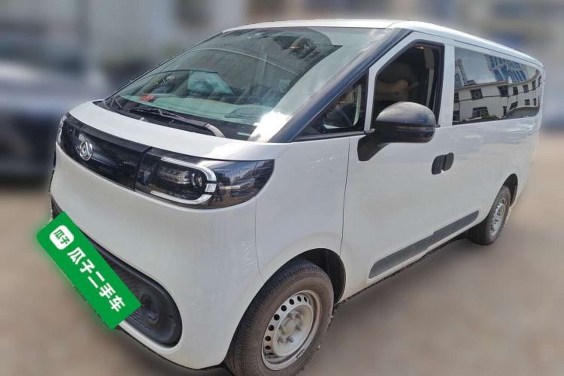 Used SAIC MAXUS Dana V1 2024 V1 Short Wheelbase Low-Roof Multi-Function Version (51 kWh) Front Left 45 Deg