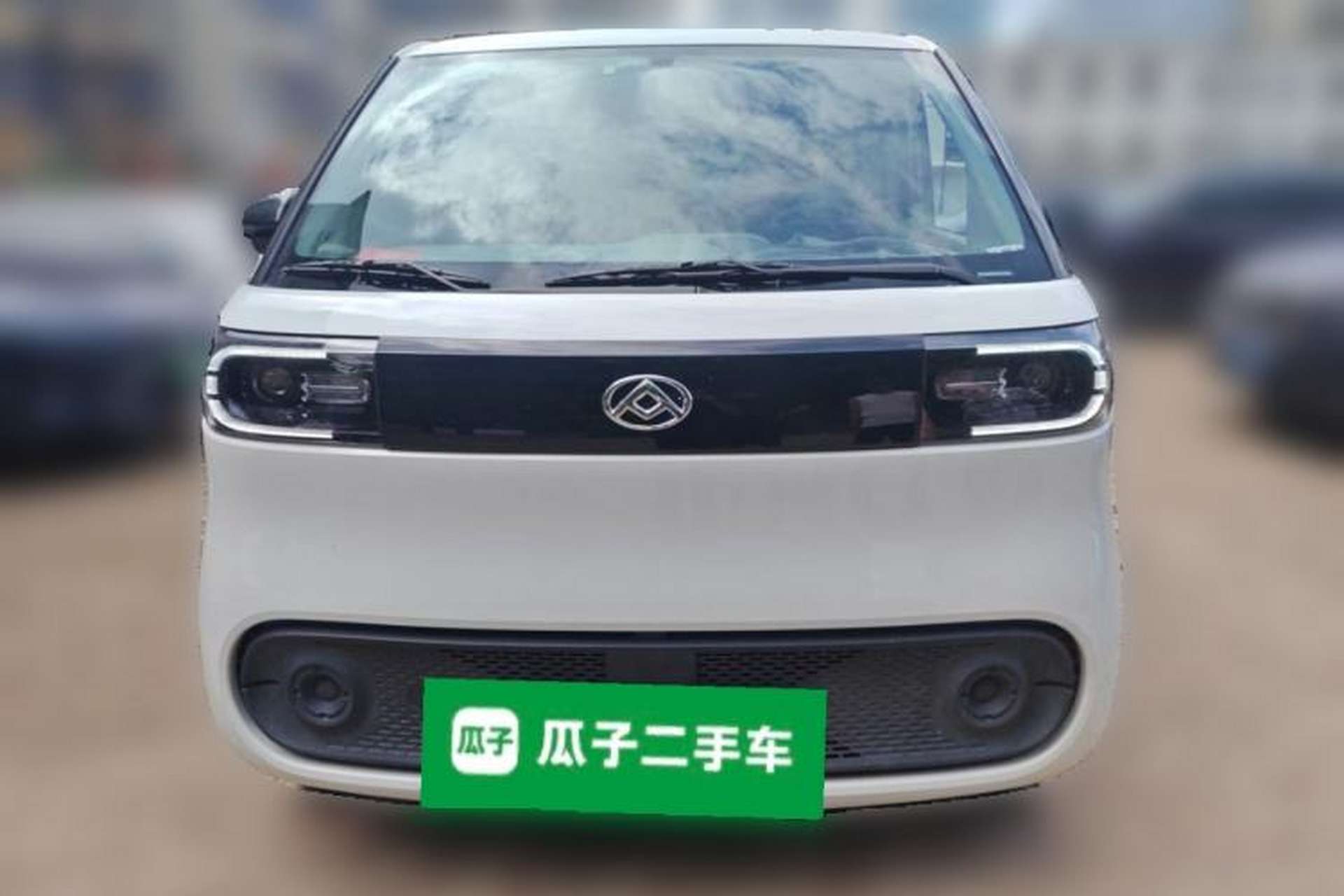 Used SAIC MAXUS Dana V1 2024 V1 Short Wheelbase Low-Roof Multi-Function Version (51 kWh) Front