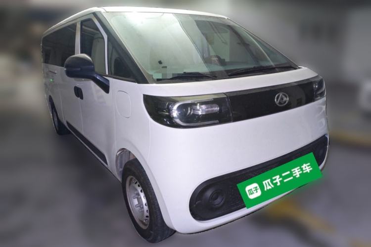 Used SAIC MAXUS Dana V1 2024 V1 Long Wheelbase Low-Roof Multi-Function Version (62 kWh) Front Right 45 Deg