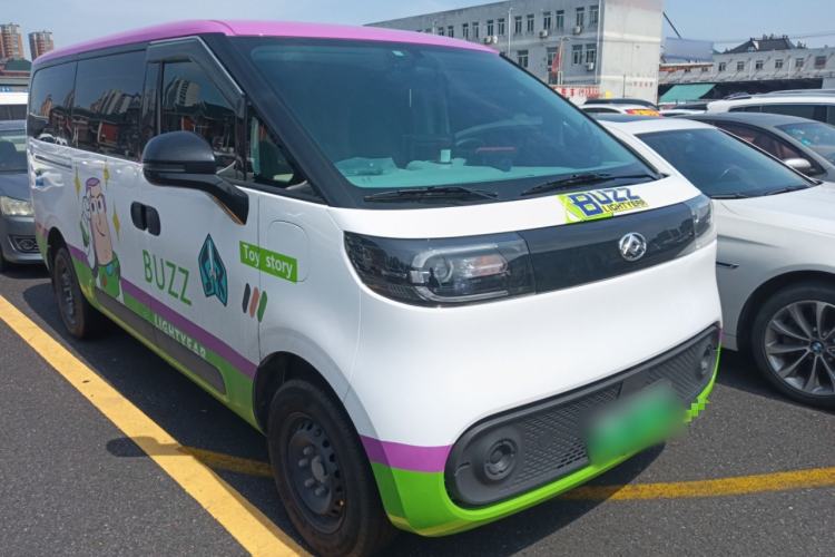 Used SAIC MAXUS Dana V1 2024 V1 Short Wheelbase Low-Roof Multi-Function Version (51 kWh) Front Right 45 Deg
