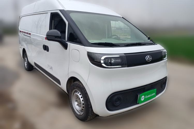 Used SAIC MAXUS Dana V1 2024 V1 Long Wheelbase High Roof (51 kWh) Front Right 45 Deg
