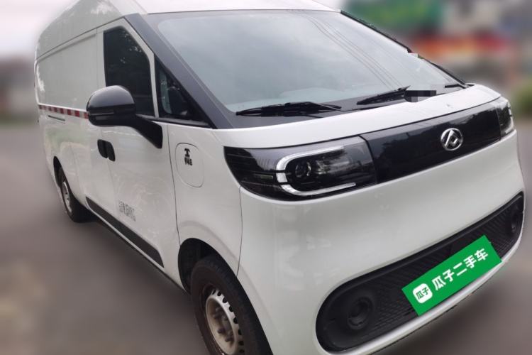Used SAIC MAXUS Dana V1 2024 V1 Long Wheelbase High Roof (51 kWh) Front Right 45 Deg