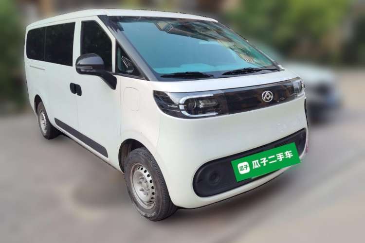 Used SAIC MAXUS Dana V1 2024 V1 Short Wheelbase Low-Roof Multi-Function Version (51 kWh) Front Right 45 Deg