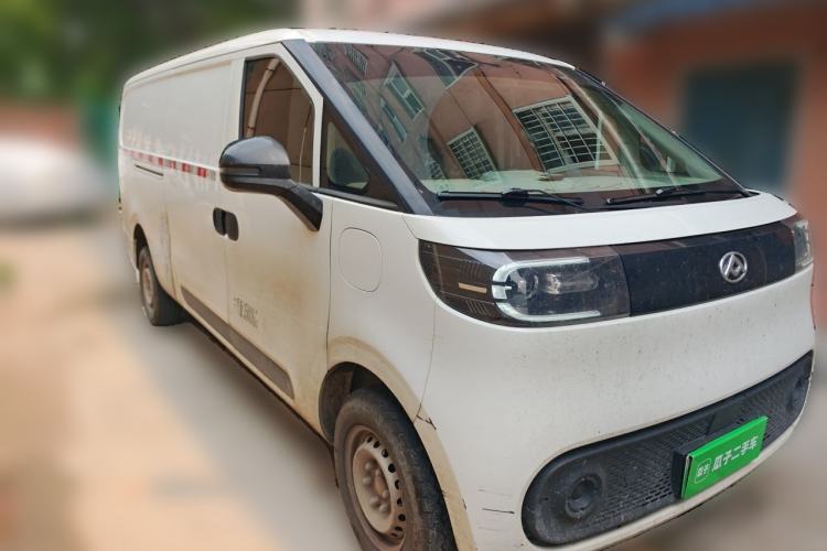 Used SAIC MAXUS Dana V1 2024 V1 Long Wheelbase Low Roof (51 kWh) Front Right 45 Deg