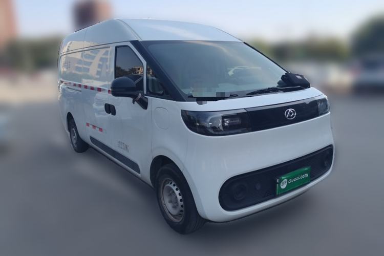 Used SAIC MAXUS Dana V1 2024 V1 Long Wheelbase High Roof (51 kWh) Front Right 45 Deg