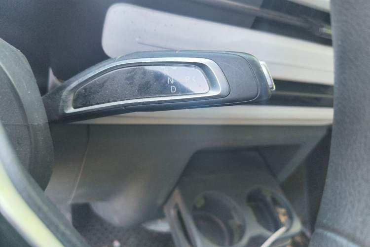 Used SAIC MAXUS Dana V1 2024 V1 Long Wheelbase High Roof (51 kWh) Gear Lever