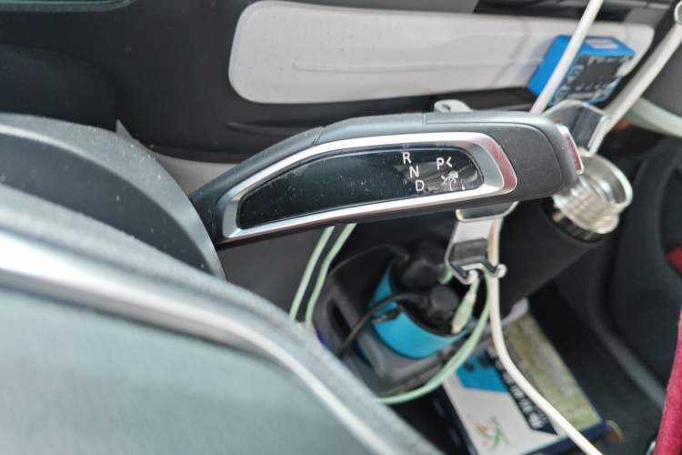 Used SAIC MAXUS Dana V1 2024 M1 Long-Wheelbase Low-Roof Passenger Version (64 kWh) Gear Lever