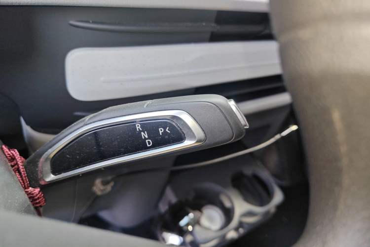 Used SAIC MAXUS Dana V1 2024 V1 Short Wheelbase Low-Roof Multi-Function Version (51 kWh) Gear Lever