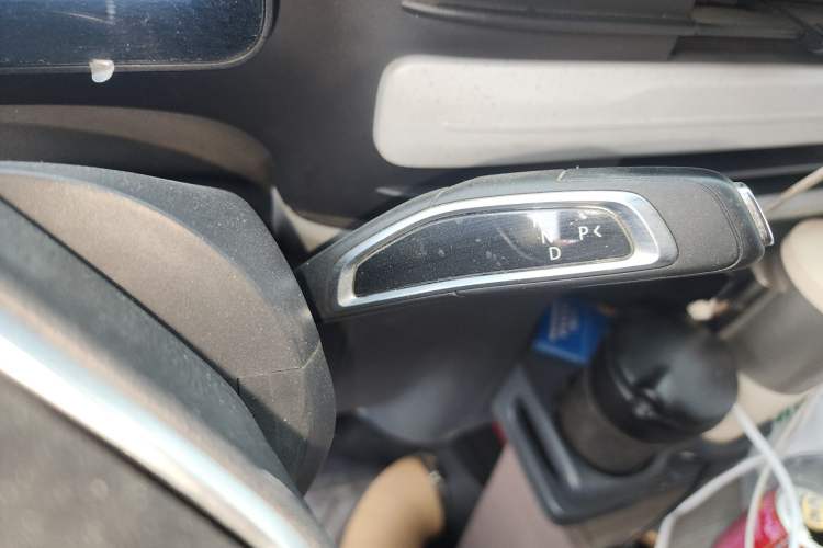 Used SAIC MAXUS Dana V1 2024 V1 Long Wheelbase High Roof (51 kWh) Gear Lever