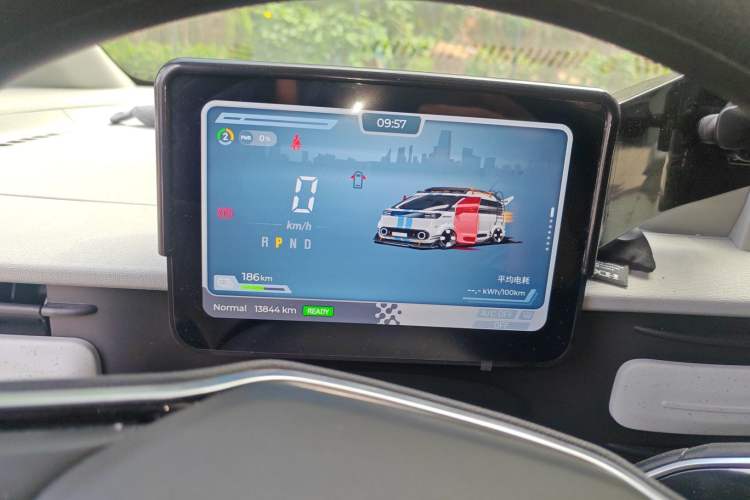 Used SAIC MAXUS Dana V1 2024 V1 Short Wheelbase Low-Roof Multi-Function Version (51 kWh) Instrument Cluster
