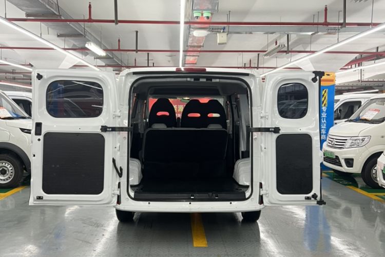 Used SAIC MAXUS Dana V1 2024 V1 Short Wheelbase Low-Roof Multi-Function Version (51 kWh) Interior 1
