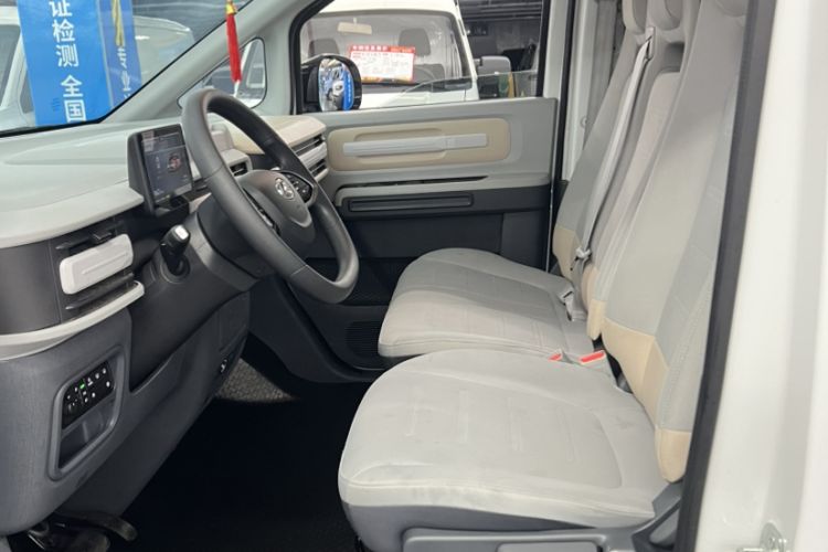 Used SAIC MAXUS Dana V1 2024 V1 Short Wheelbase Low-Roof Multi-Function Version (51 kWh) Interior 2