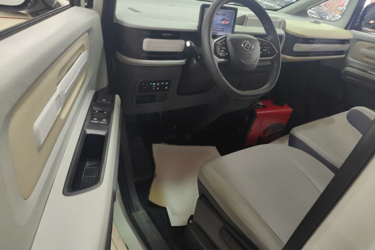 Used SAIC MAXUS Dana V1 2024 V1 Short Wheelbase Low-Roof Multi-Function Version (51 kWh) Interior 2