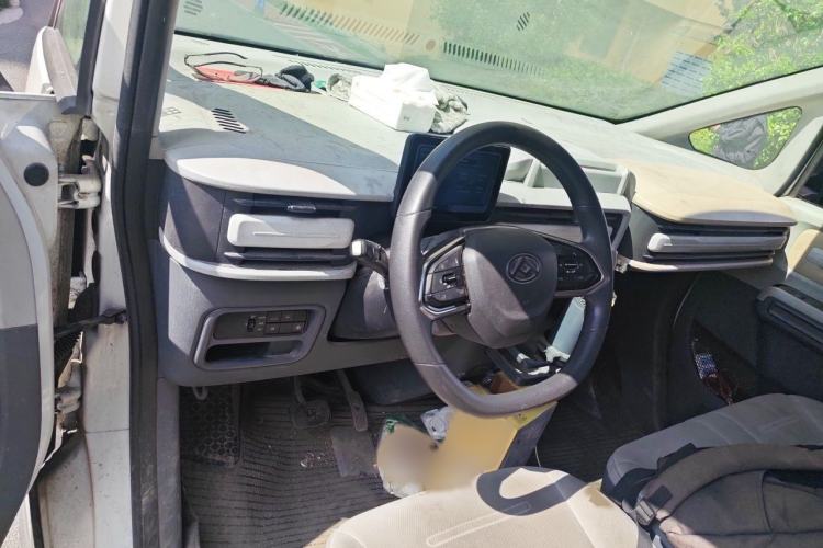 Used SAIC MAXUS Dana V1 2024 V1 Long Wheelbase High Roof (51 kWh) Interior 2