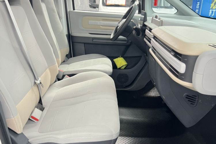 Used SAIC MAXUS Dana V1 2024 V1 Short Wheelbase Low-Roof Multi-Function Version (51 kWh) Interior 3