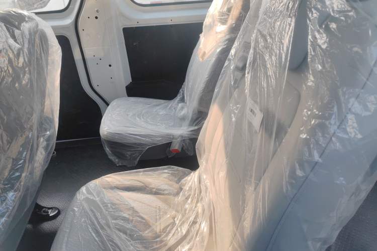 Used SAIC MAXUS Dana V1 2024 V1 Long Wheelbase High-Roof Multi-Function Version (62 kWh) Interior 4