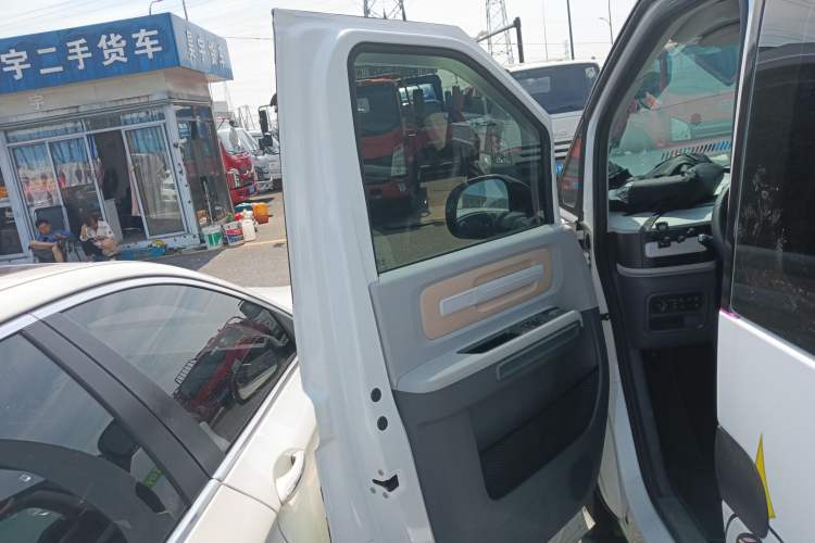 Used SAIC MAXUS Dana V1 2024 V1 Short Wheelbase Low-Roof Multi-Function Version (51 kWh) Left Front Door Interior