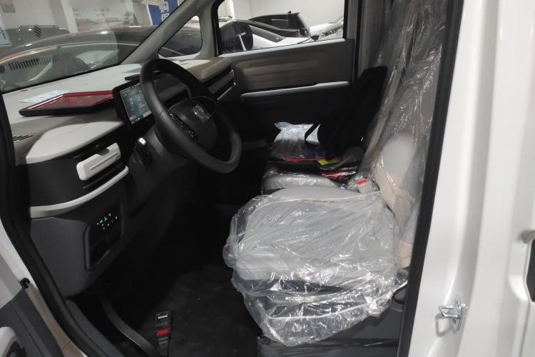 Used SAIC MAXUS Dana V1 2024 V1 Short Wheelbase Low-Roof Multi-Function Version (51 kWh) Left Front Seat