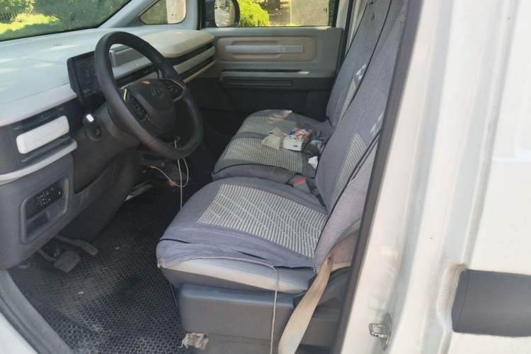 Used SAIC MAXUS Dana V1 2024 V1 Long Wheelbase High Roof (51 kWh) Left Front Seat