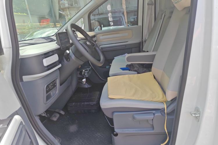 Used SAIC MAXUS Dana V1 2024 V1 Short Wheelbase Low-Roof Multi-Function Version (51 kWh) Left Front Seat