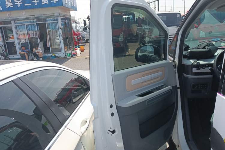 Used SAIC MAXUS Dana V1 2024 V1 Short Wheelbase Low-Roof Multi-Function Version (51 kWh) Left Rear Door Interior