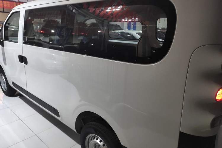 Used SAIC MAXUS Dana V1 2024 V1 Short Wheelbase Low-Roof Multi-Function Version (51 kWh) Left Side